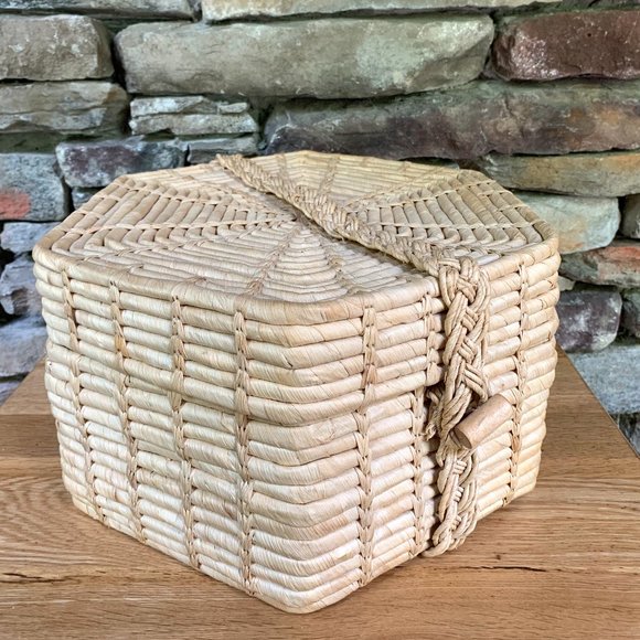 Large Hexagon Wicker Basket Lid Wood Toggle Boho Storage Seagrass Coiled - Picture 1 of 10